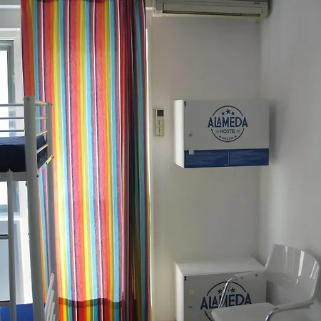 Alameda אכסניה *